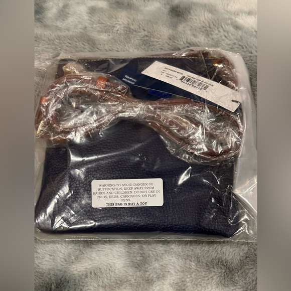 Dooney & Bourke Penn State Nittany Lions Navy Crossbody Bag with Dust Bag NEW - Picture 13 of 15